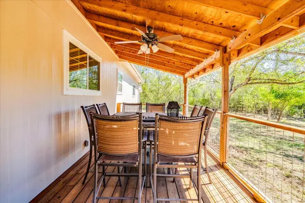 659 Fox LN, Lockhart, TX 78644
