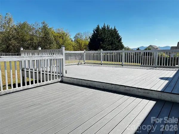 224 Pete Luther RD, Candler, NC 28715
