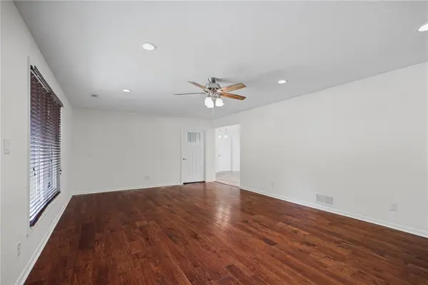 303 SW Pryor RD, Lee's Summit, MO 64081