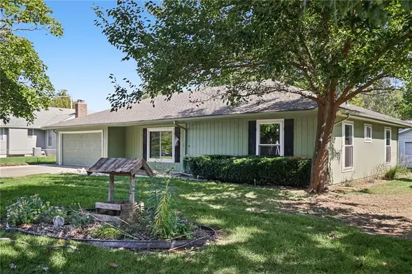 303 SW Pryor RD, Lee's Summit, MO 64081