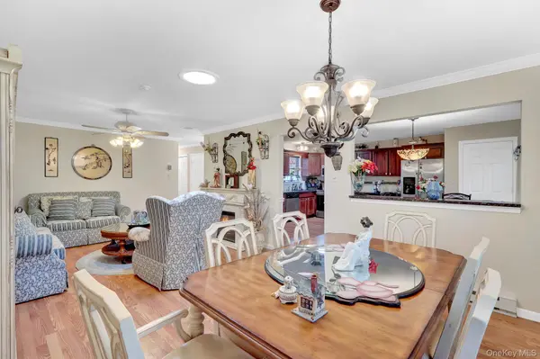 46 Forge LN, Coram, NY 11727
