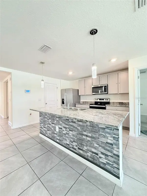6723 SE 3RD LOOP, Ocala, FL 34472