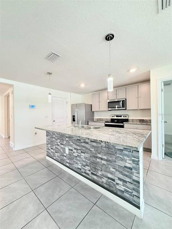 6723 SE 3RD LOOP, Ocala, FL 34472