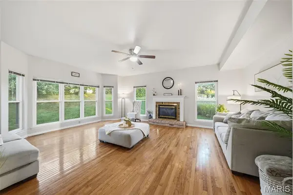 14901 Jockey Club DR, Chesterfield, MO 63017