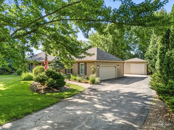 44W043 Fox Wilds DR, St. Charles, IL 60175