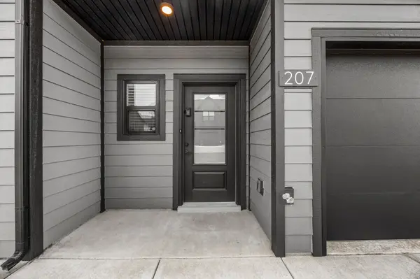 207 Jonathan Wade Cir, Clarksville, TN 37043