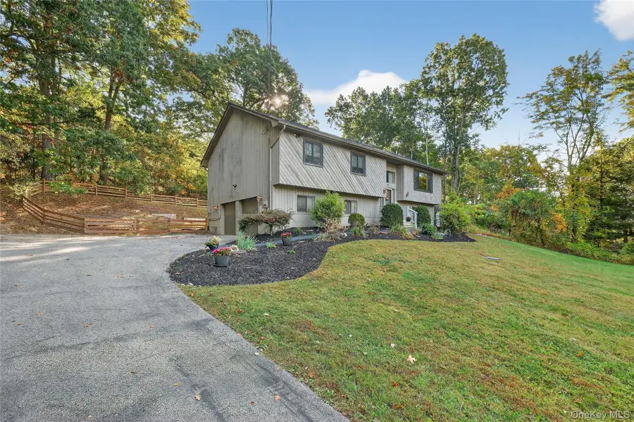 51 Dogwood TRL, Lagrangeville, NY 12540