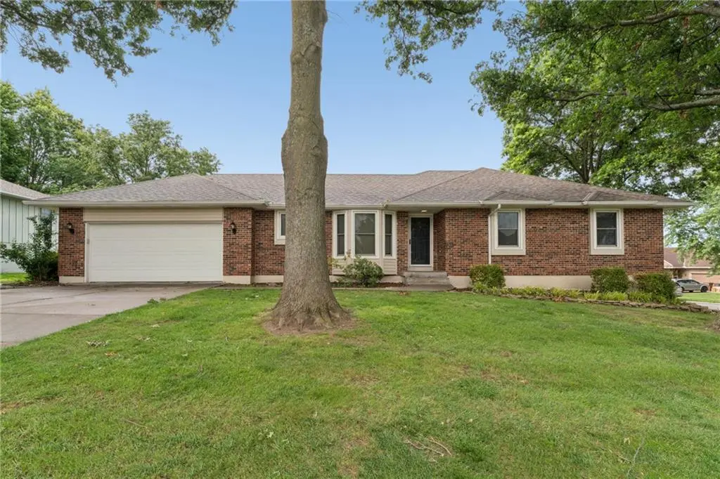 617 W Maple ST, Raymore, MO 64083