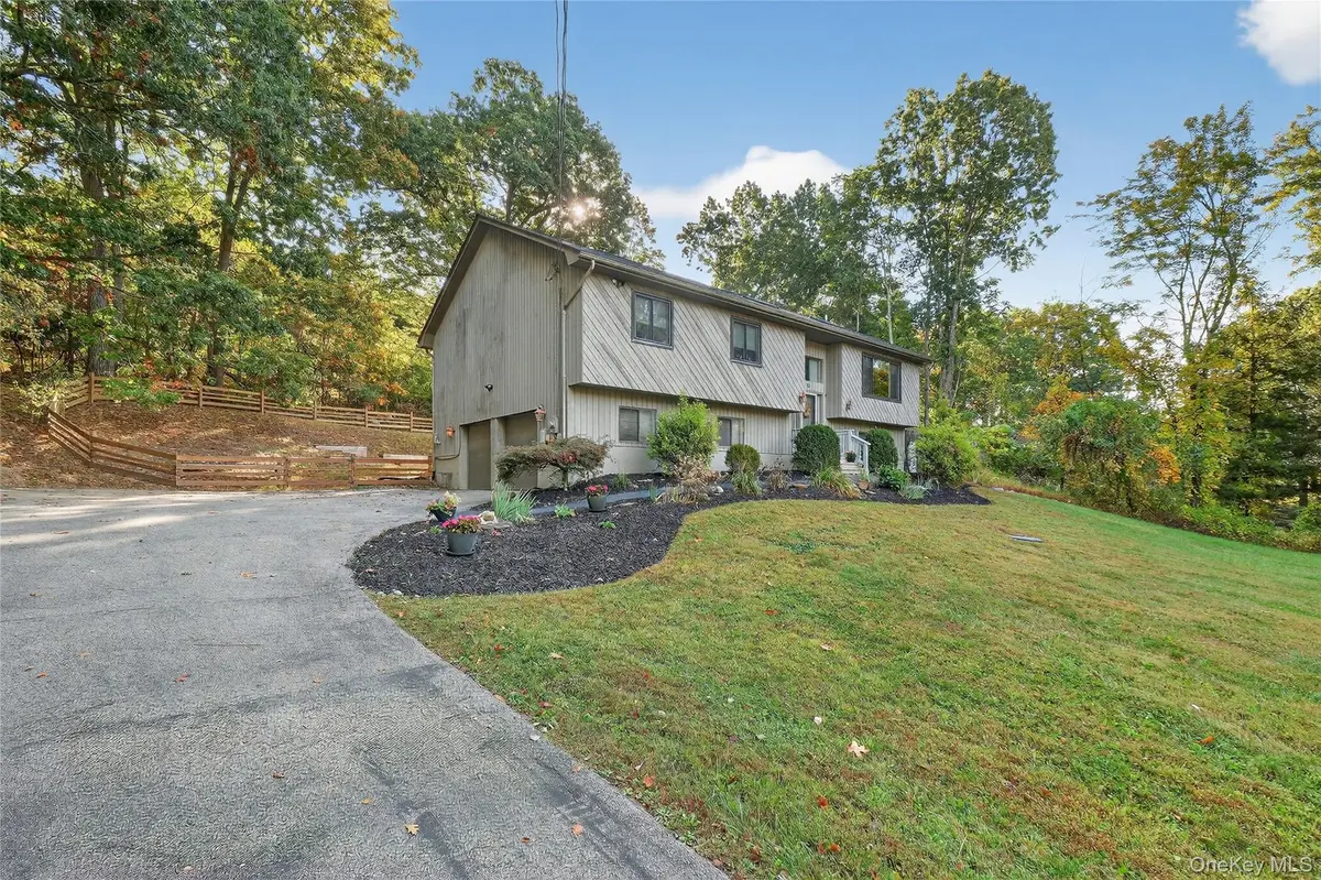 51 Dogwood TRL, Lagrangeville, NY 12540