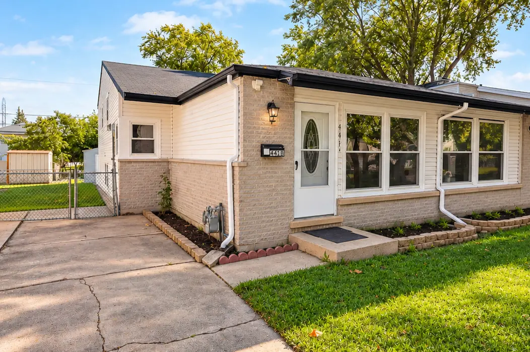 441 N 4th AVE #B, Des Plaines, IL 60016