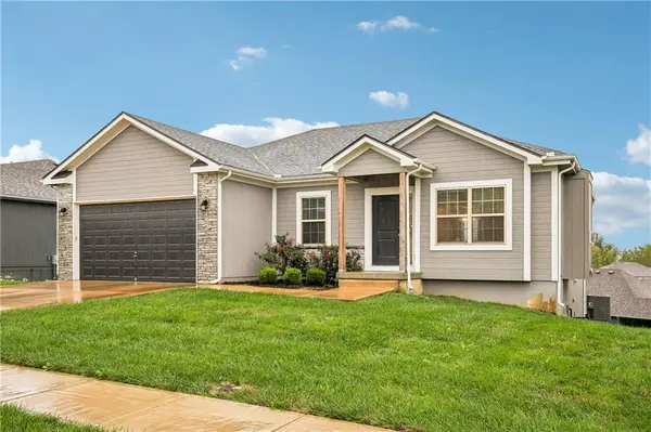 1208 NW Hilltop LN, Grain Valley, MO 64029