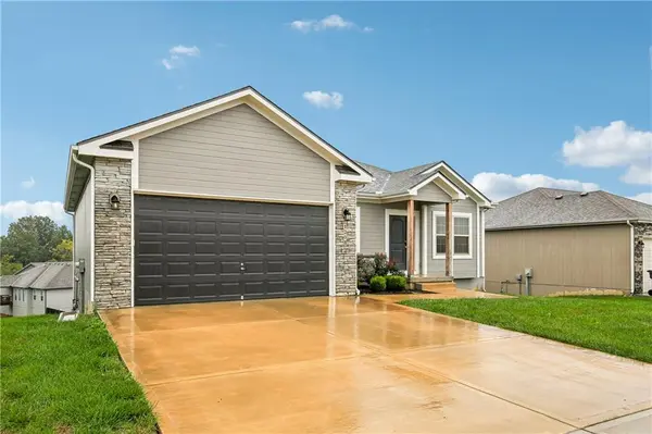 1208 NW Hilltop LN, Grain Valley, MO 64029