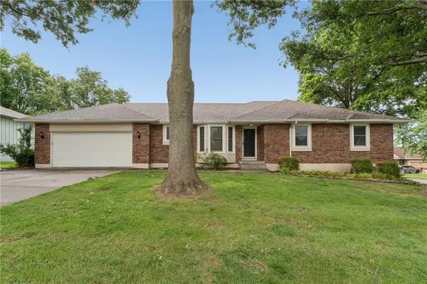 617 W Maple ST, Raymore, MO 64083
