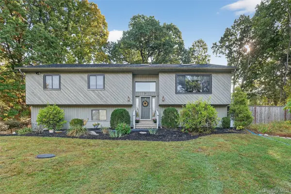 51 Dogwood TRL, Lagrangeville, NY 12540