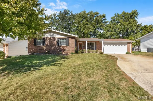 1001 Wilmington DR, St Charles, MO 63301