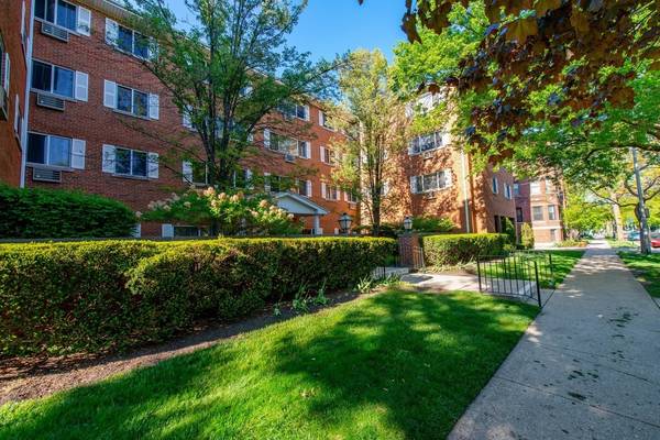 950 Washington BLVD #303, Oak Park, IL 60302