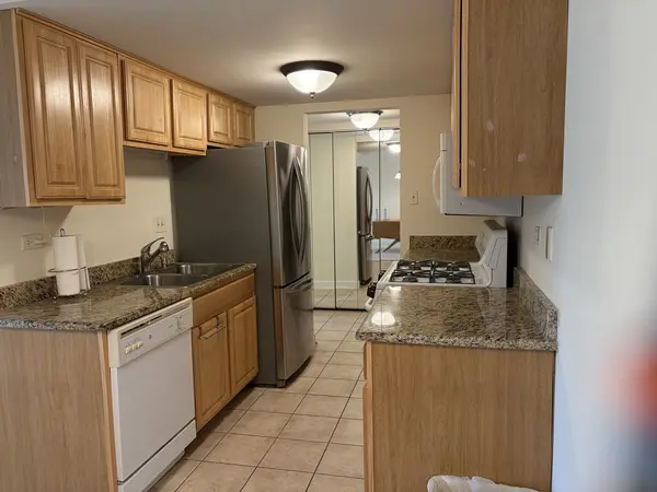 512 Redondo DR #411, Downers Grove, IL 60516