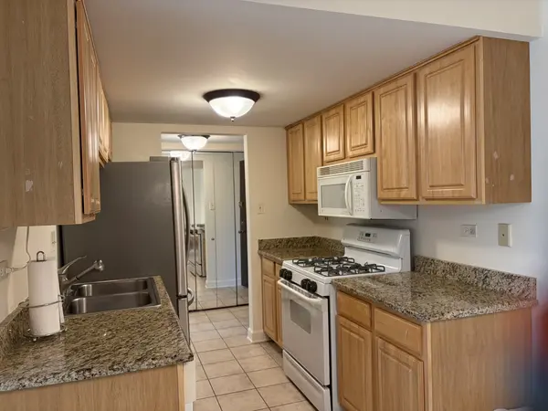 512 Redondo DR #411, Downers Grove, IL 60516