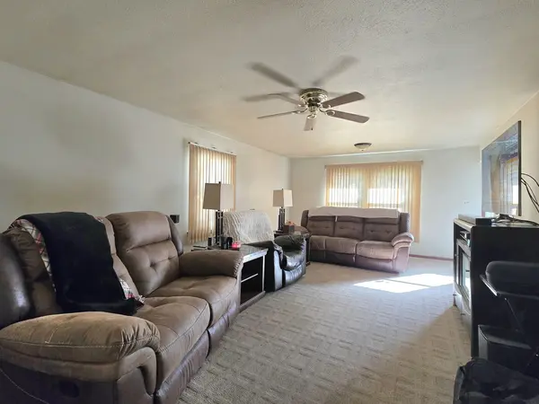 1713 Oakland AVE, Crest Hill, IL 60403