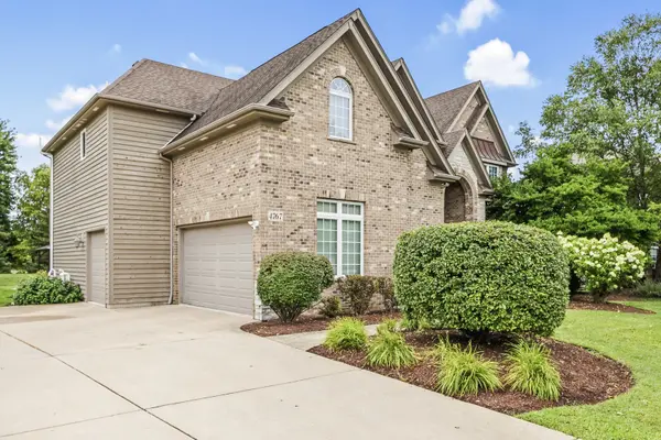 4767 Sassafras LN, Naperville, IL 60564