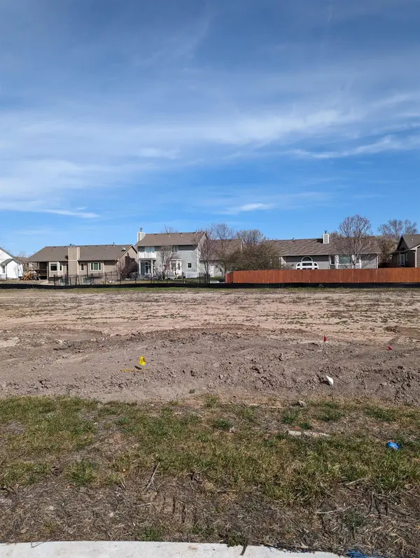 824 N Cedar Downs Cir, Wichita, KS 67235