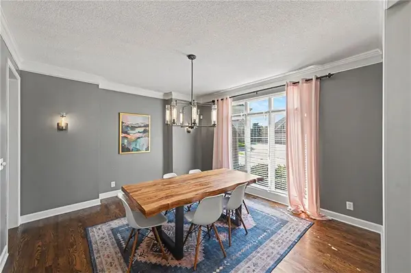 8121 Parkview DR, Parkville, MO 64152