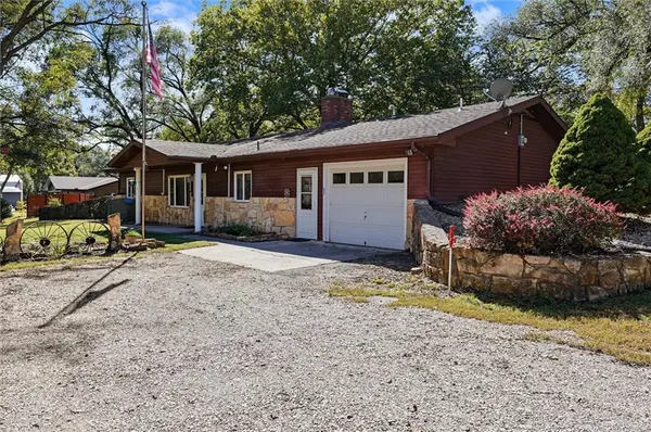 426 Halderman ST, Lecompton, KS 66050