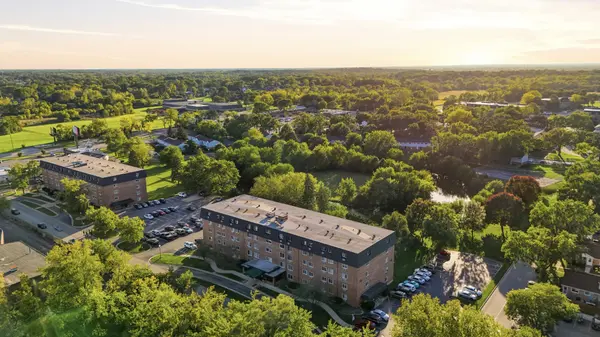 5011 Valley LN #208, Streamwood, IL 60107