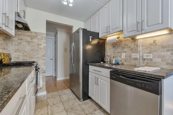 9143 S Roberts RD #21, Hickory Hills, IL 60457