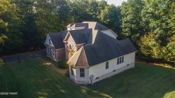371 Joanne CT, Bartonsville, PA 18321
