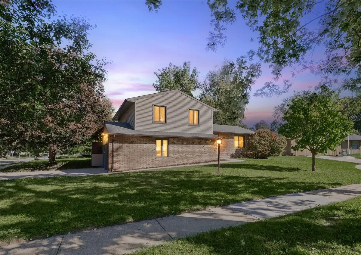 2006 Clover CT E, Champaign, IL 61821
