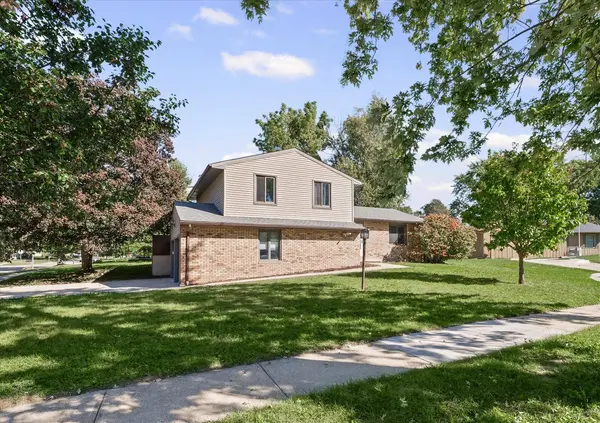 2006 Clover CT E, Champaign, IL 61821