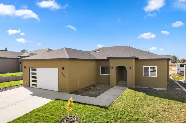 325 Hogan St, Sunnyside, WA 98944