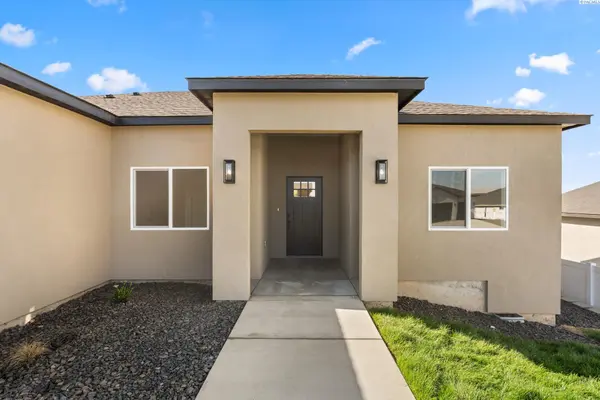 409 Hogan St, Sunnyside, WA 98944