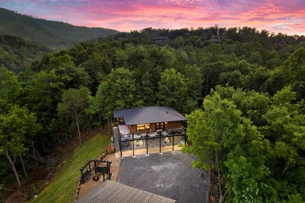 3853 Warden Branch Ln, Gatlinburg, TN 37738