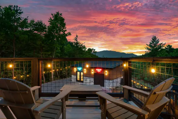 3853 Warden Branch Ln, Gatlinburg, TN 37738