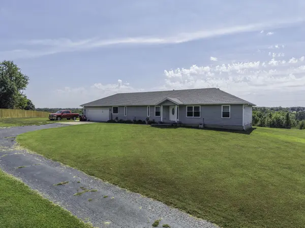 920 Meadow View RD, Ozark, MO 65721