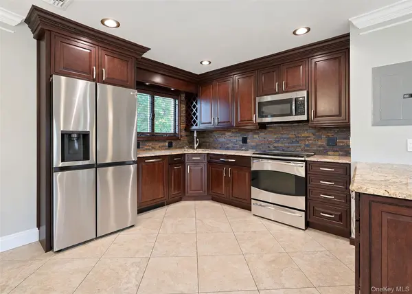 685 Carlls PATH, Deer Park, NY 11729