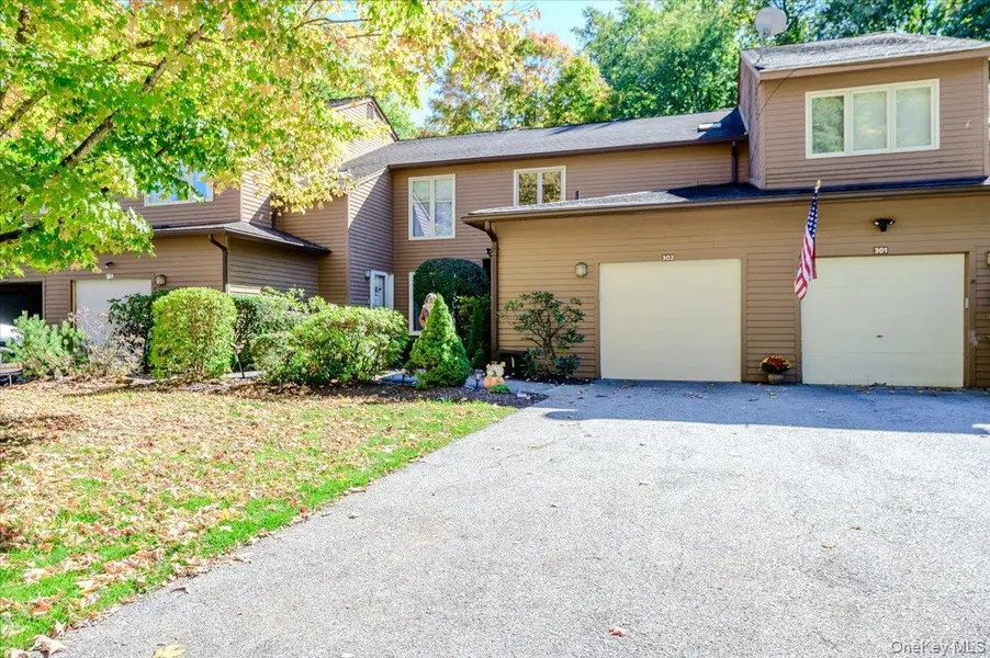 302 Beechwood LN, Yorktown Heights, NY 10598