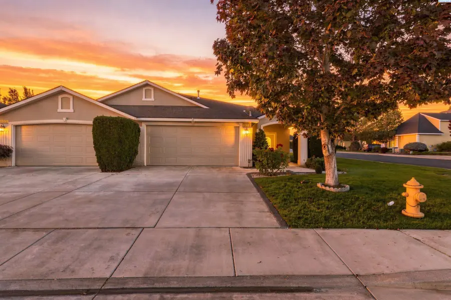 3597 Waterford St, Richland, WA 99352
