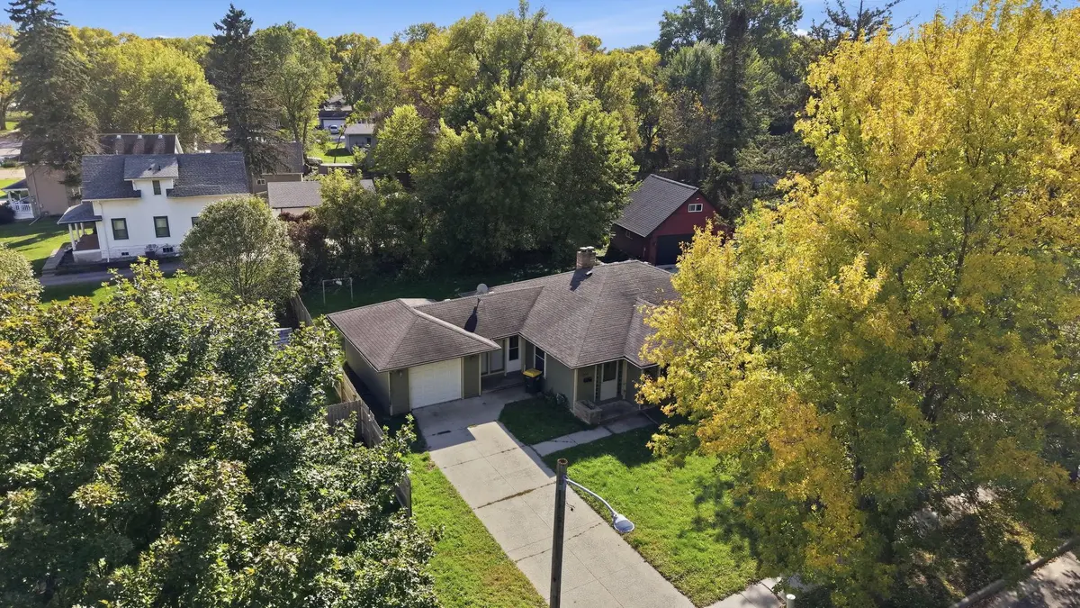 1319 Kandiyohi AVE SW, Willmar, MN 56201
