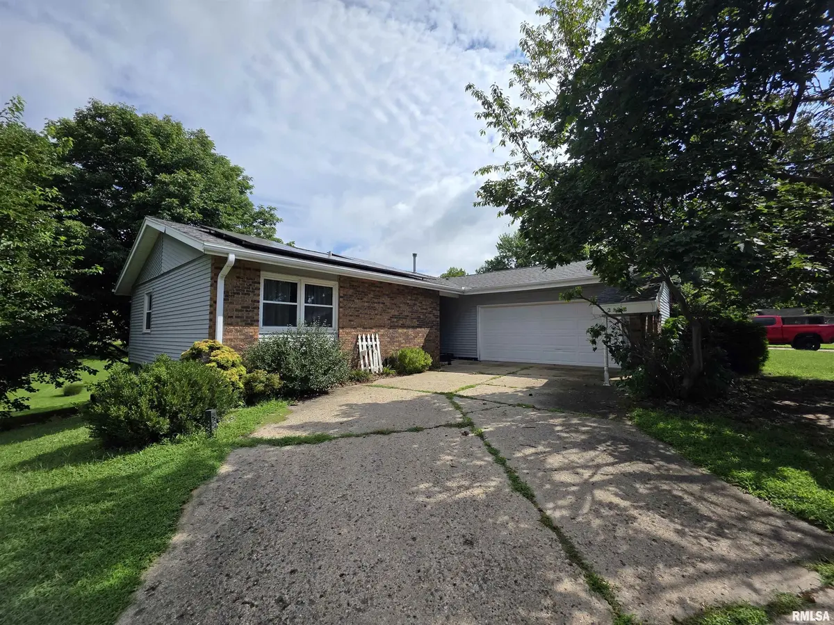 2122 HIGHWOOD AVE, Pekin, IL 61554