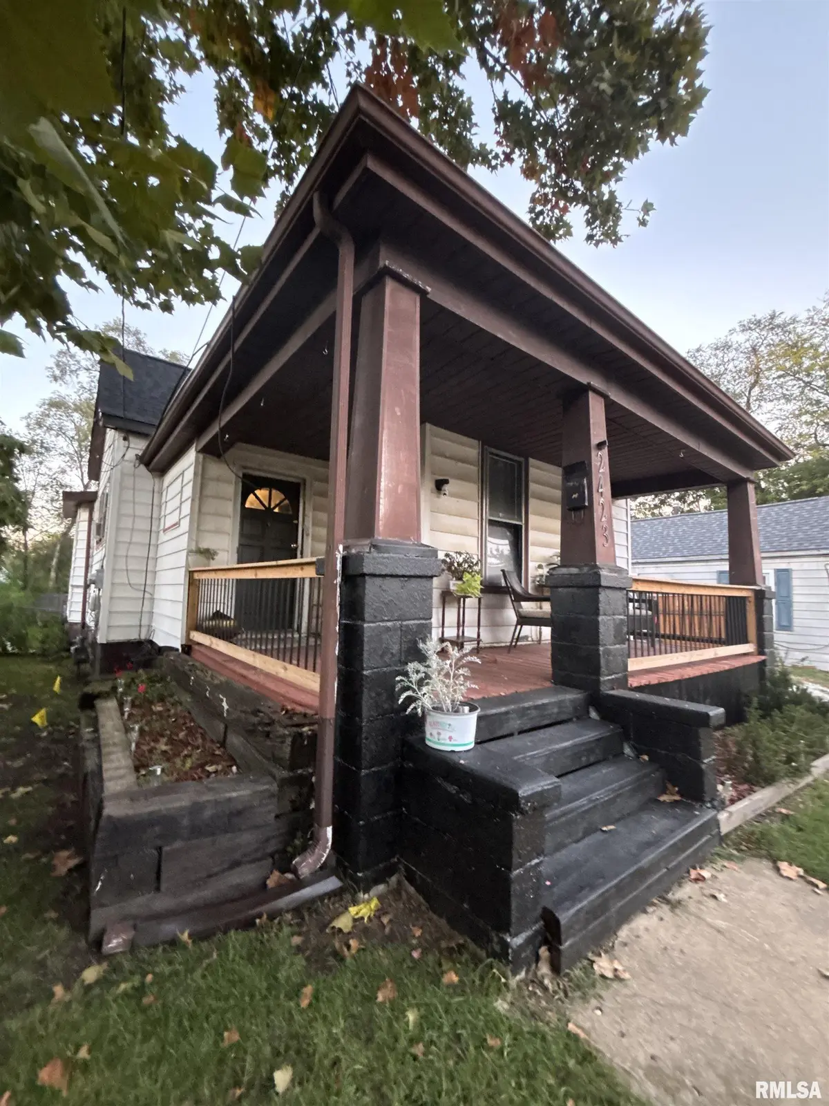 2423 W GARDEN ST, Peoria, IL 61605