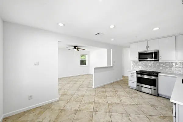 407 Magnolia ST, Bastrop, TX 78602