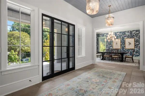 2111 Cortelyou RD, Charlotte, NC 28211