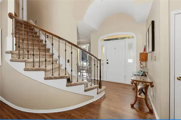607 NW Brookhaven DR, Lee's Summit, MO 64081