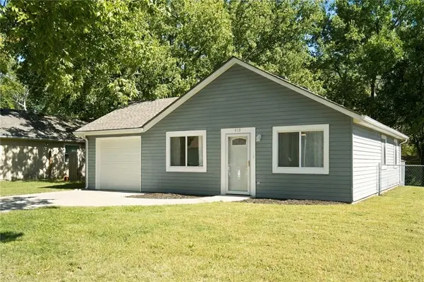 440 N Pine ST, Olathe, KS 66061