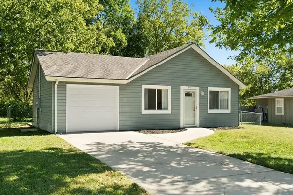 440 N Pine ST, Olathe, KS 66061