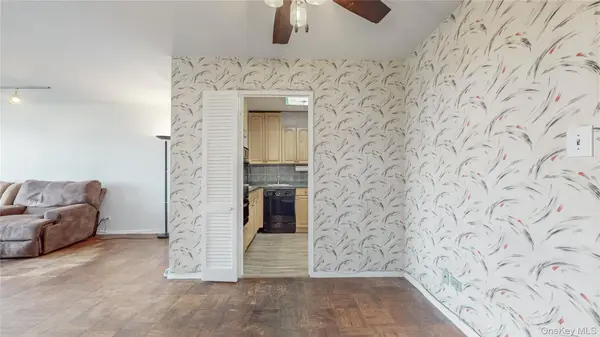 6120 Grand Central Parkway #A704, Forest Hills, NY 11375