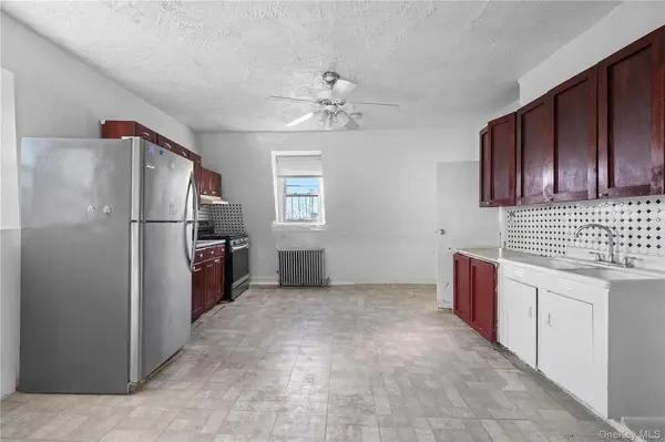 1524 124th ST, College Point, NY 11356